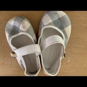 ❌❌ sold ❌❌burberry shoes size 5
